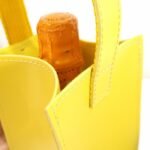 Porta Vinho em Couro Sintético Vegano com Alça Amarelo - Imagem 4