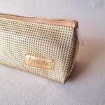 Necessaire Triângulo Cor Ouro Light - Linha Quéops - Imagem 3