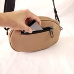 Mini Bolsa Feminina Oval - Bege - Imagem 4