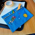 Estojo Fichário para Canetas e Pincéis – Bordado Azul - Imagem 2